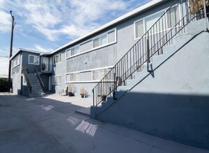 10910 S Avalon Blvd in Los Angeles, CA - Building Photo - Building Photo