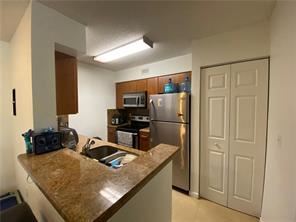 2841 N Oakland Forest Dr in Oakland Park, FL - Building Photo - Building Photo