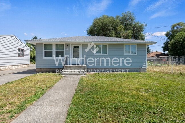 property at 5918 N Lacey St
