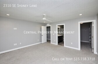 2310 SE Sydney Ln in Waukee, IA - Building Photo - Building Photo