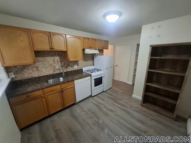 3 President Terrace, Unit 1 in Boston, MA - Foto de edificio - Building Photo