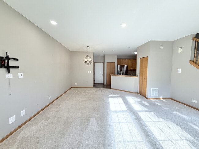 239 Springbrook Trail S in Oswego, IL - Building Photo - Building Photo