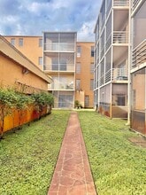 4848 NW 24th Ct in Lauderdale Lakes, FL - Building Photo - Building Photo