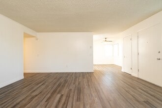 1130 Meadow Lake Dr, Unit 06 in Vista, CA - Building Photo - Building Photo
