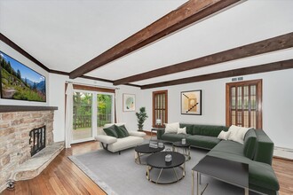 920 Juniper Rd in Glenview, IL - Building Photo - Building Photo