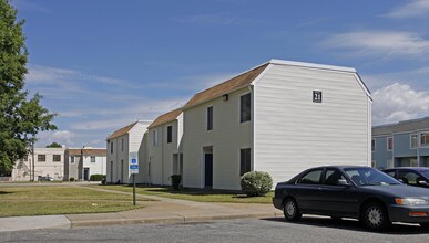 Newport Harbour Apartments in Newport News, VA - Building Photo - Building Photo