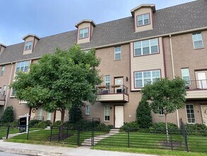 5820 Bryan Pkwy in Dallas, TX - Building Photo - Building Photo