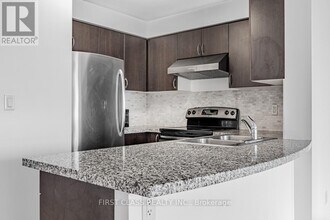 4900 Glen Erin Dr in Mississauga, ON - Building Photo - Building Photo