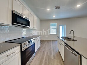 37717 Dusty Saddle Ln in Zephyrhills, FL - Building Photo - Building Photo