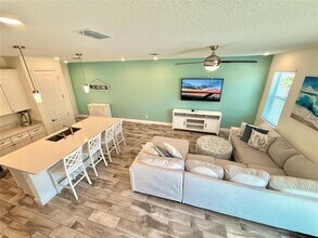 2906 Castaway Ln in Kissimmee, FL - Foto de edificio - Building Photo