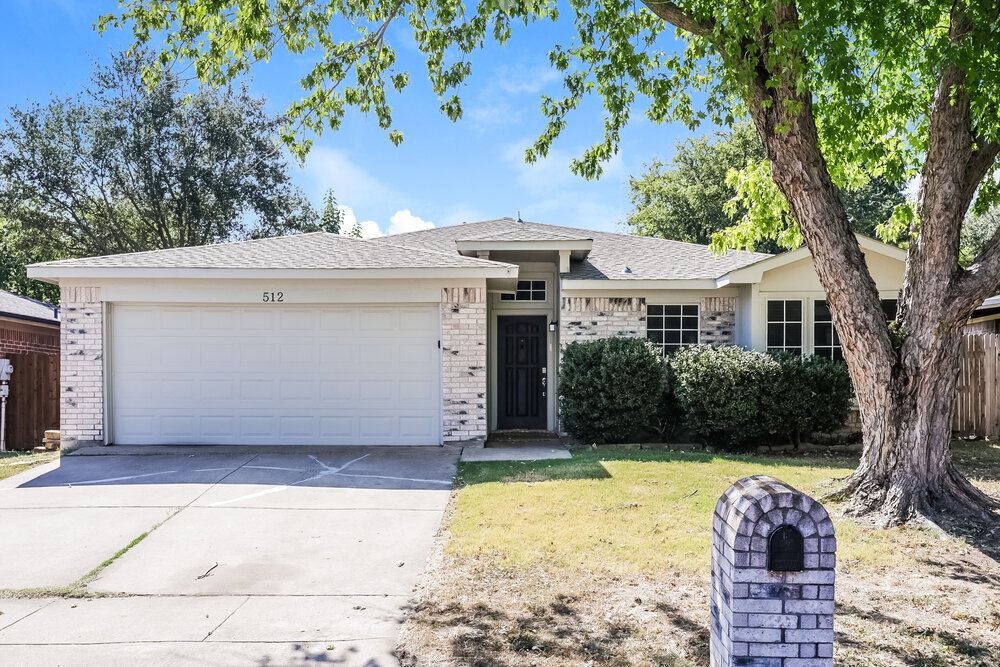 512 Blue Haze Dr in Fort Worth, TX - Foto de edificio