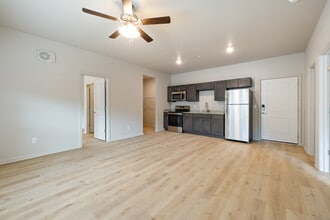 Platform Flint River in Bainbridge, GA - Foto de edificio - Interior Photo