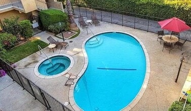 465 S Los Robles Ave in Pasadena, CA - Building Photo - Building Photo