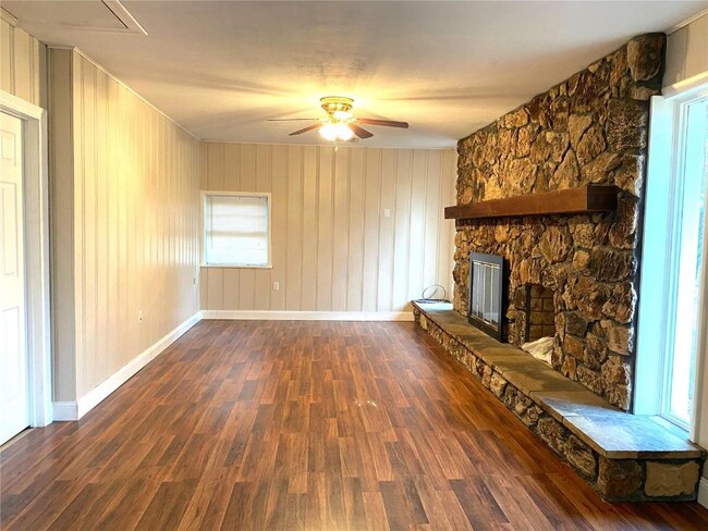102 Edward St in O'Fallon, IL - Building Photo - Building Photo