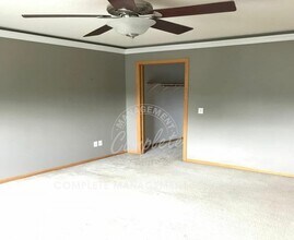 7049 Lockslie Way in Savage, MN - Building Photo - Building Photo