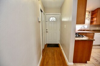 1716 Sunrise Dr in Virginia Beach, VA - Building Photo - Building Photo