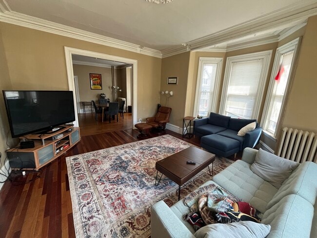 13 Sparhawk St, Unit 1 in Boston, MA - Foto de edificio - Building Photo