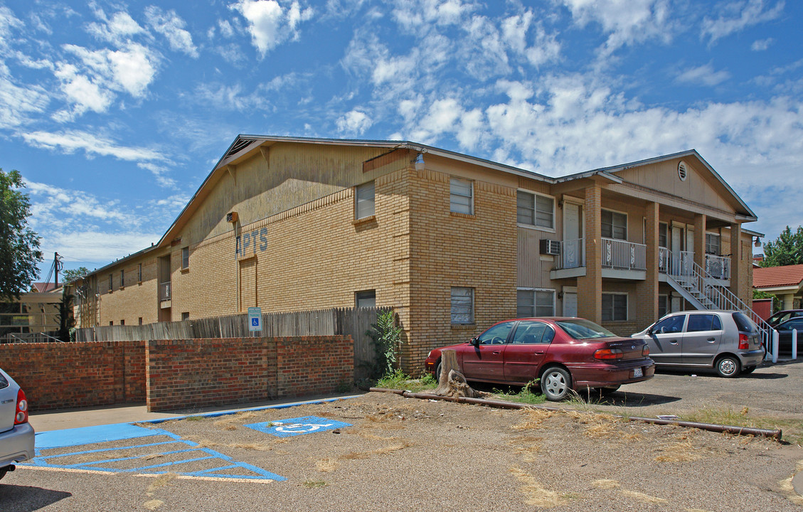 Colony House Apartments in Lubbock, TX - Building Photo