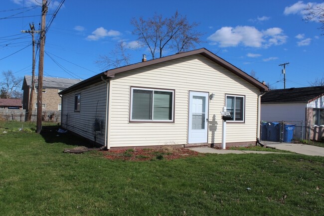 23848 Stewart Ave in Warren, MI - Building Photo - Building Photo