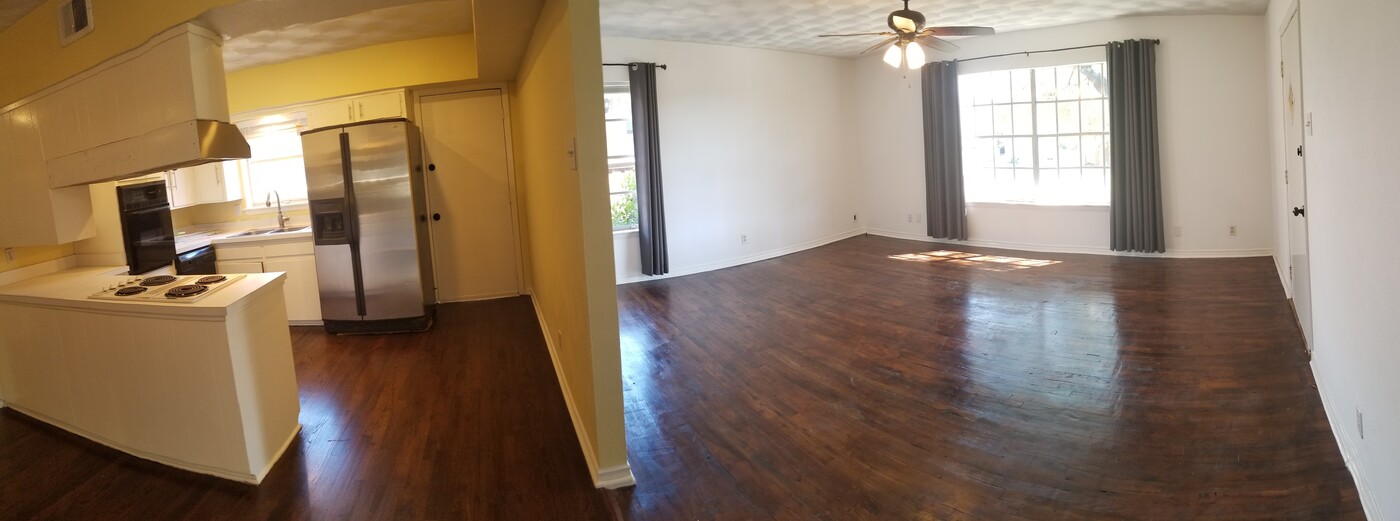 10833 Marchant Cir in Dallas, TX - Building Photo