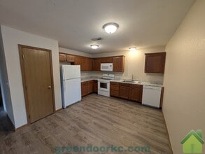 1204 Fall Meadow Ln in Belton, MO - Building Photo - Building Photo