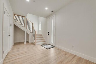 2038 N Prairie Ave in Dallas, TX - Building Photo - Building Photo