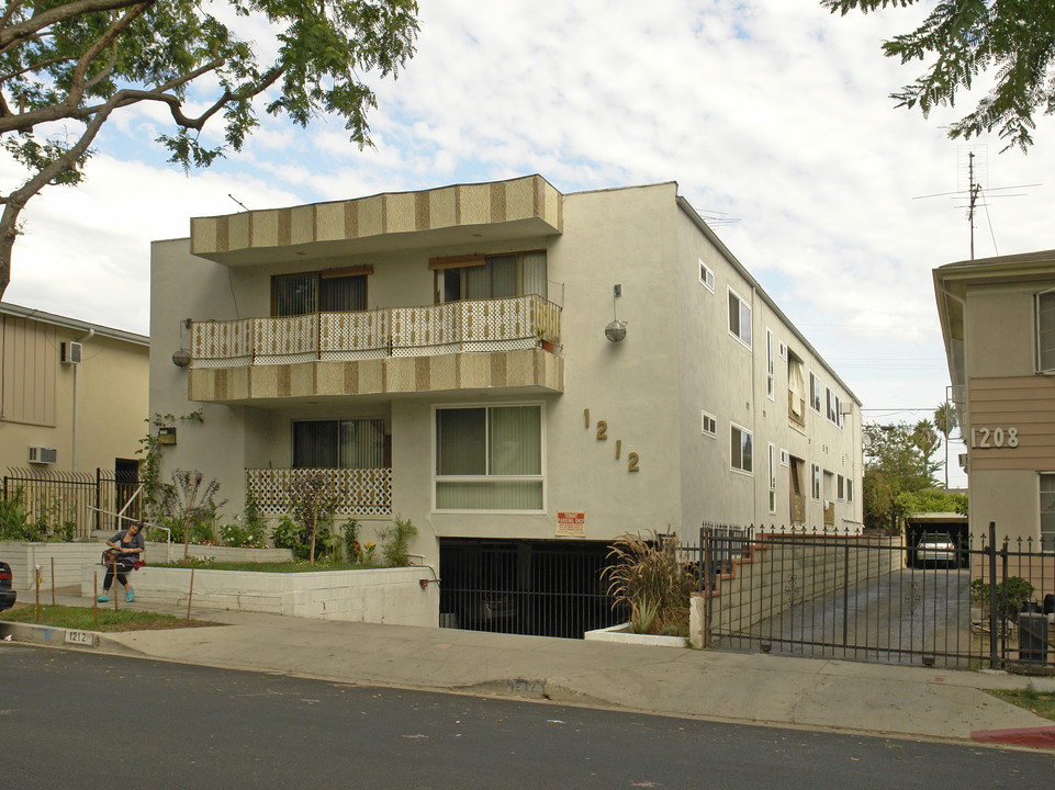 1212 N Fuller Ave in Los Angeles, CA - Building Photo