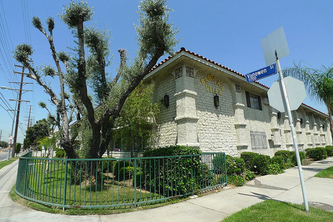 Baraka Villa Apartments in North Hollywood, CA - Foto de edificio - Building Photo