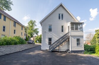 10 Perry Hill Rd in Shelton, CT - Building Photo - Building Photo