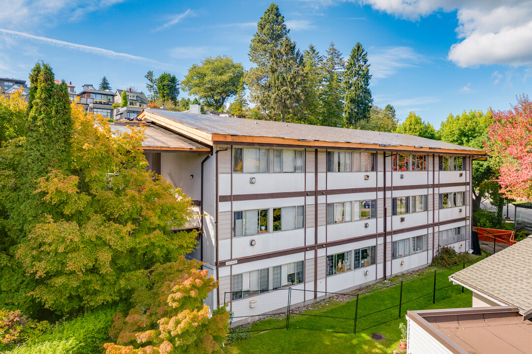 Parkdale Manor in Vancouver, BC - Building Photo