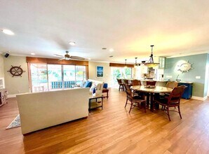 724 Kittyhawk Way in North Palm Beach, FL - Foto de edificio - Building Photo