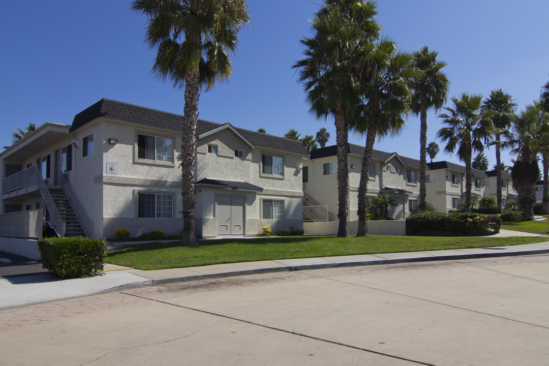 Vista del Sol in National City, CA - Building Photo