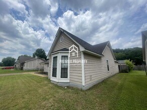 5748 Heartwood Dr in Memphis, TN - Building Photo - Building Photo