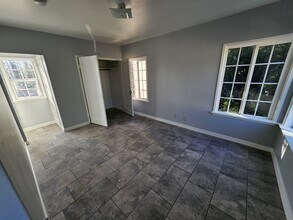 2561 Olive St, Unit Upstairs Room in Huntington Park, CA - Foto de edificio - Building Photo