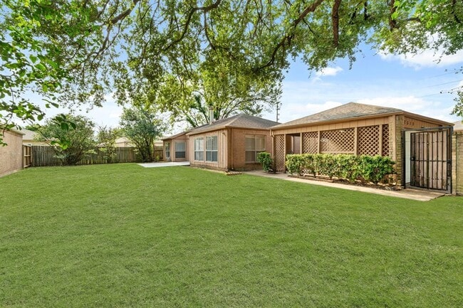property at 7511 Marisol Dr