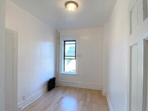 201 W 105th St in New York, NY - Building Photo - Building Photo