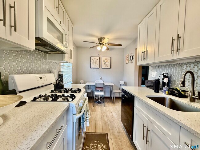 231 Seaton Rd in Stamford, CT - Building Photo - Building Photo