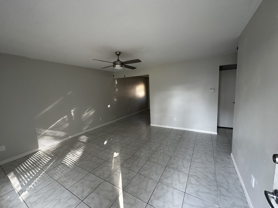 5141 72nd Ave N, Unit A in Pinellas Park, FL - Building Photo