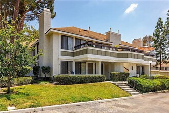 25644 Mont Pointe, Unit #1A in Lake Forest, CA - Foto de edificio - Building Photo