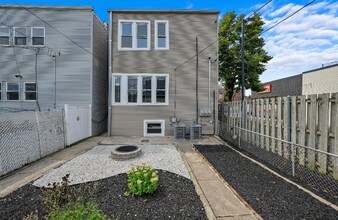 2752 W Belmont Ave-Unit -2752 W Belmont in Chicago, IL - Building Photo - Building Photo