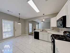 1557 Silver Ridge Dr SW in Austell, GA - Foto de edificio - Building Photo