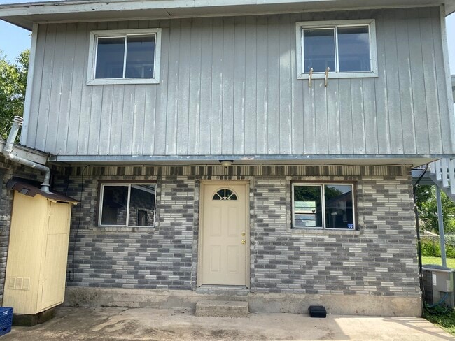 property at 985 N Iowa Ave