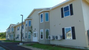 Sanford Pointe in Sanford, ME - Building Photo