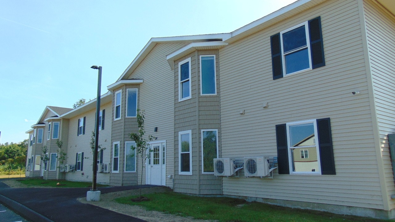 Sanford Pointe in Sanford, ME - Building Photo