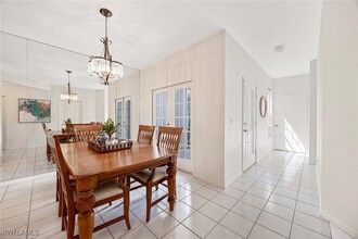 7045 Barrington Cir in Naples, FL - Foto de edificio - Building Photo