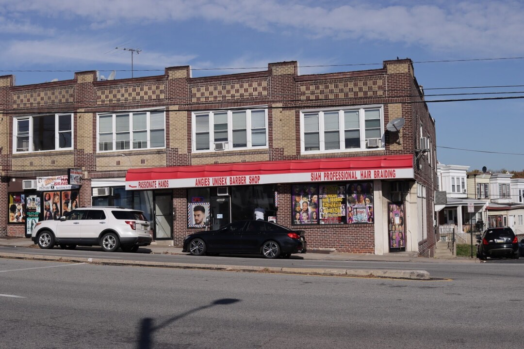 7325 West Chester Pike in Upper Darby, PA - Building Photo