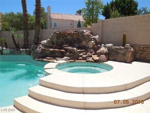 8801 Cypresswood Ave in Las Vegas, NV - Building Photo - Building Photo