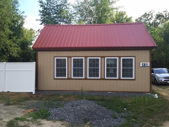 58 Airport Road, Unit A in Concord, NH - Foto de edificio - Building Photo