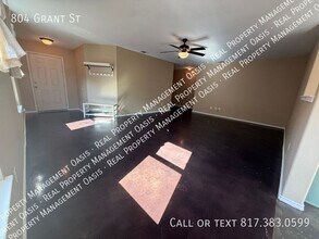 804 Grant St in Burleson, TX - Building Photo - Building Photo