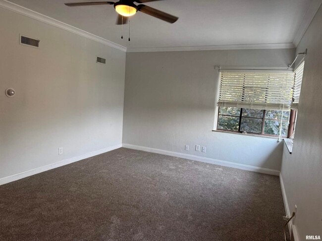 405 W Columbia Ave in Davenport, IA - Foto de edificio - Building Photo